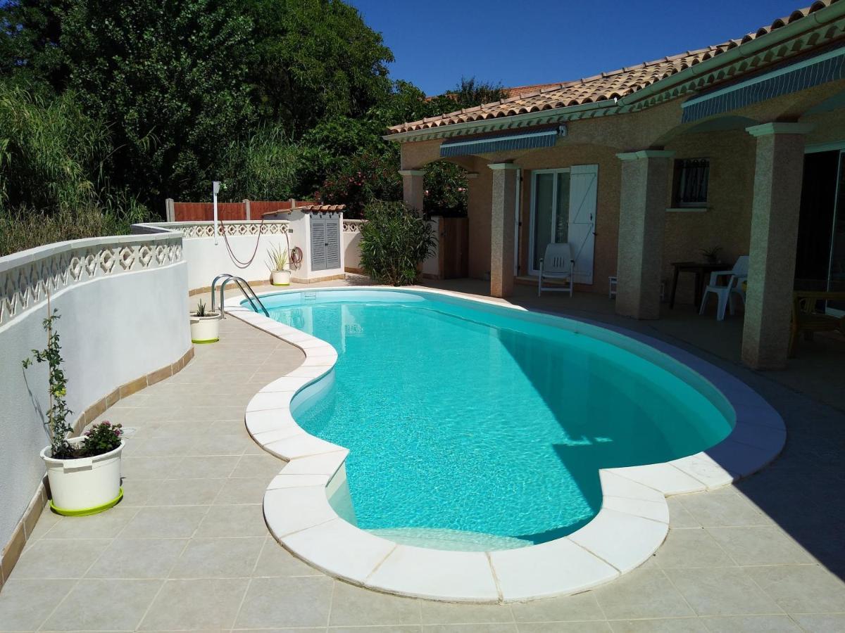 Poppey Villa Peret Exterior photo
